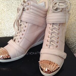NWT Vintage Boutique 9 Nevan9 Wedge Spiked Pink,Wedge Blush Sneakers